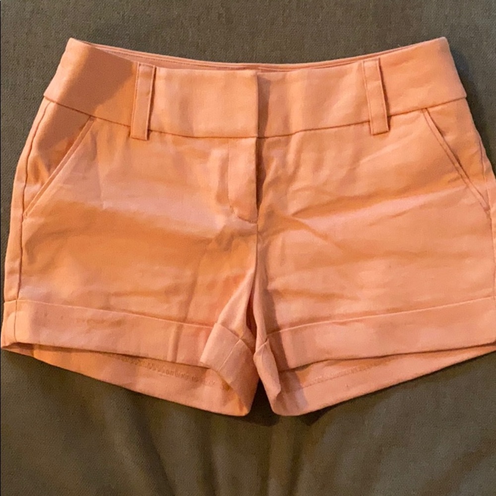Express light salmon/peach shorts